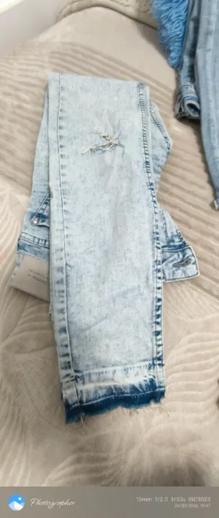 Pantalón pitillo Bershka azul desgastado