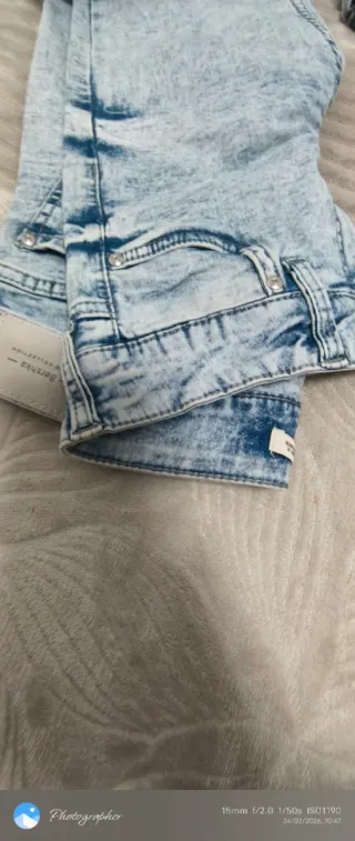 Pantalón pitillo Bershka azul desgastado