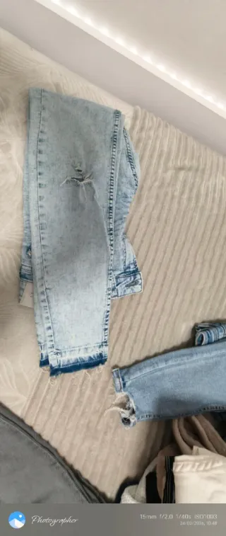 Pantalón pitillo Bershka azul desgastado