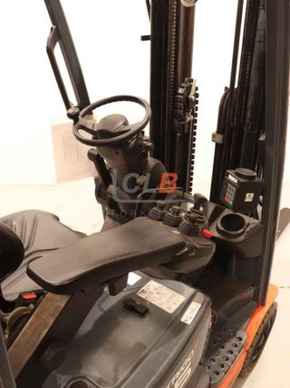 Ref. M-5826 Frontal Eléctrica 3 ruedas TOYOTA 8 FBET 15