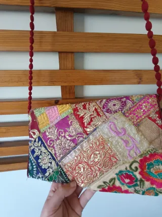 Bolsito bordado tipo hindú