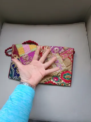 Bolsito bordado tipo hindú