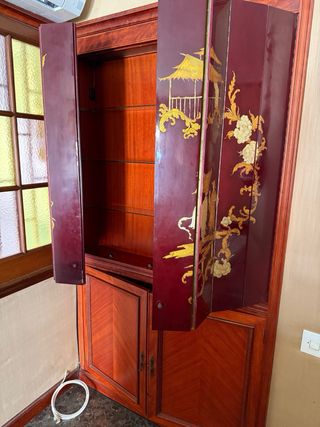 Vitrina Licorera/Vasos Clásica Oriental Madera