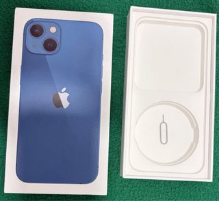 iPhone 13 Azul con Accesorios
