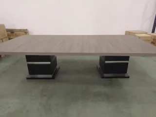 Tavolo rettangolare e due rotondi