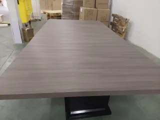 Tavolo rettangolare e due rotondi