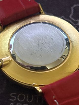Reloj Mondaine Oro
