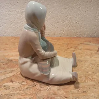 Figura Lladró Niña con Pavo y Cesta