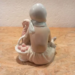 Figura Lladró Niña con Pavo y Cesta