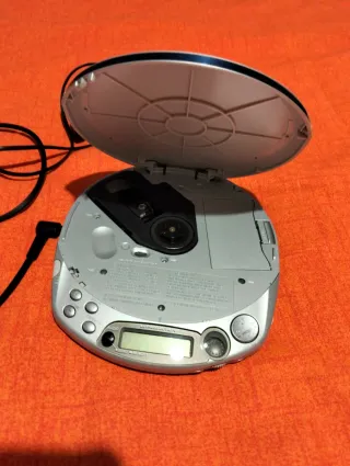 Lettore CD MP3 Sony Walkman Radio AM FM