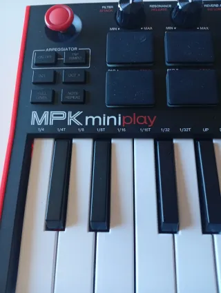 Teclado MIDI AKAI MPK miniplay