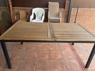 Tavolo da giardino in legno e metallo