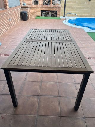 Tavolo da giardino in legno e metallo