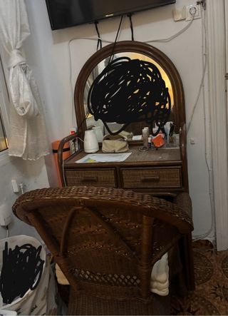 Tocador de mimbre con silla