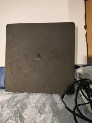 PS4 Slim 1TB Negra + Mando