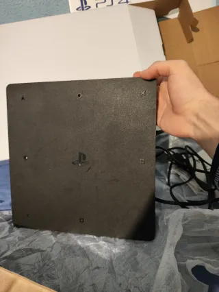 PS4 Slim 1TB Negra + Mando