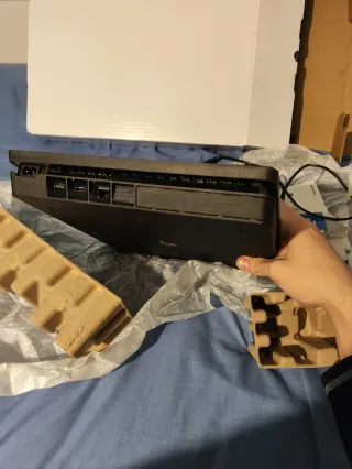 PS4 Slim 1TB Negra + Mando