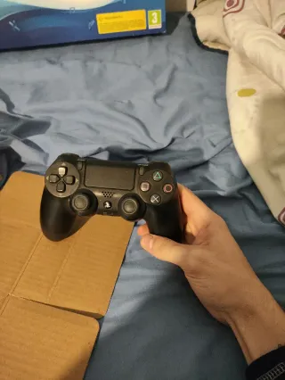 PS4 Slim 1TB Negra + Mando