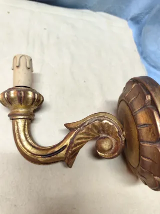 Applique in legno dorato