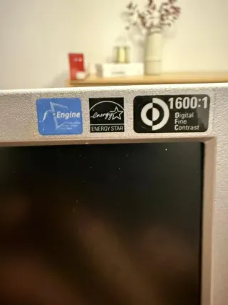 Ordenador de sobremesa negro