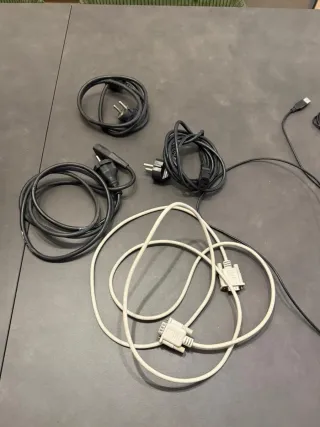 Ordenador de sobremesa negro