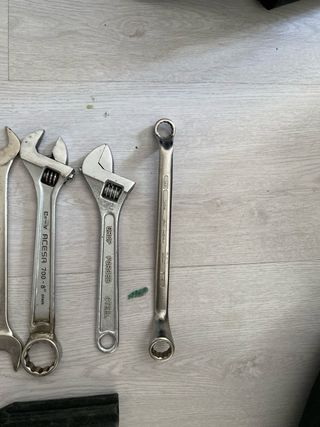 Juego de llaves y destornillador