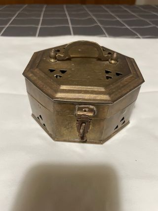 Caja antigua de latón octogonal