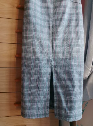 Abito Facit aderente a quadri