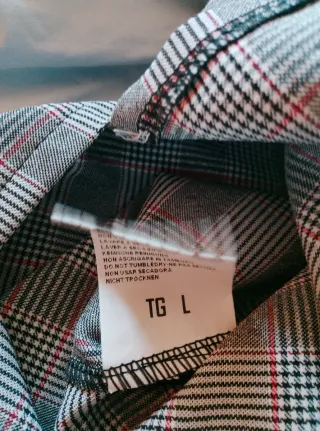 Abito Facit aderente a quadri