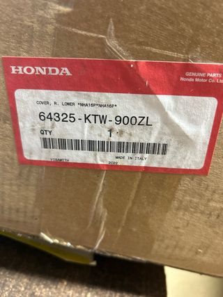 Tapa lateral quilla Honda SH, recambio original