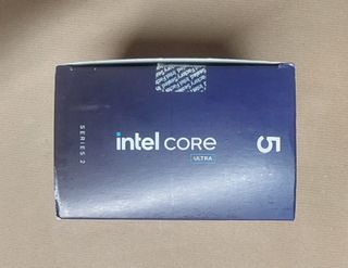 Scatola Intel Core Ultra 5 225 + manuale + logo