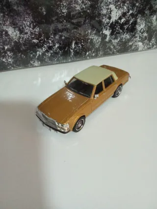 Coche a escala cadillac