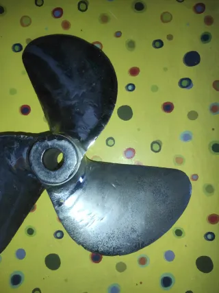 Hélice de bronce con baño protector