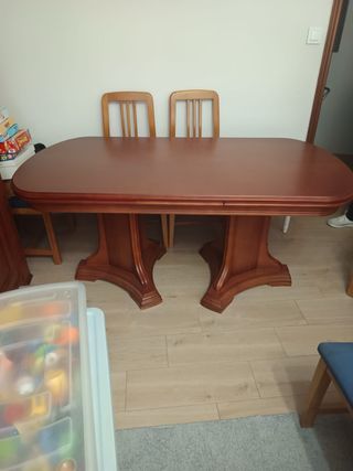 Mesa de comedor de madera con 6 sillas