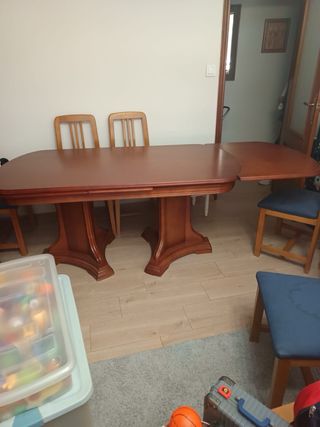 Mesa de comedor de madera con 6 sillas