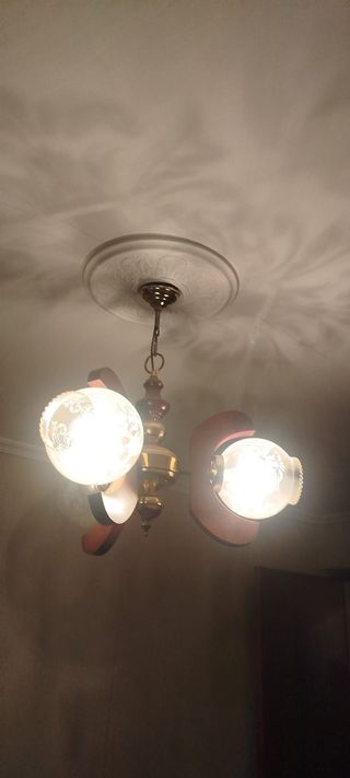 Lamparas de techo antiguas . Tres lamparas