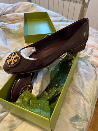 Zapatos Tory Burch Mujer burdeos y Dorados charol