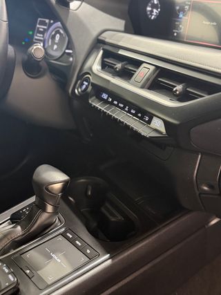 LEXUS UX 2.0 250h Business