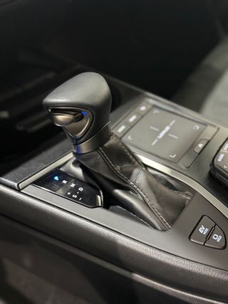 LEXUS UX 2.0 250h Business