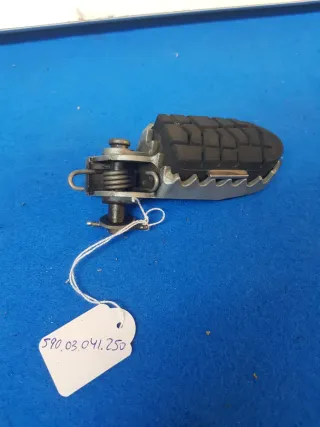 Reposapiés KTM 690 SMC '07