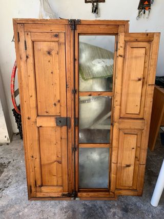 Armario de madera rústico