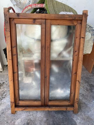 Ventana de madera con cristal