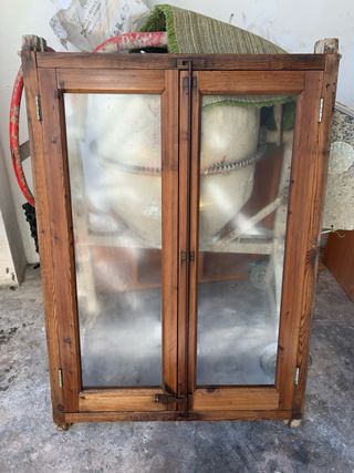 Ventana de madera con cristal