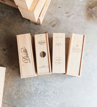 Scatole di legno per fai da te, decorazione cantina