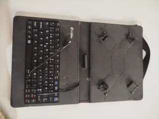 FUNDA EVITTA PARA TABLET CON TECLADO