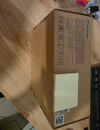 Router Teltonika TRB140 con accesorios