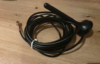 Router Teltonika TRB140 con accesorios