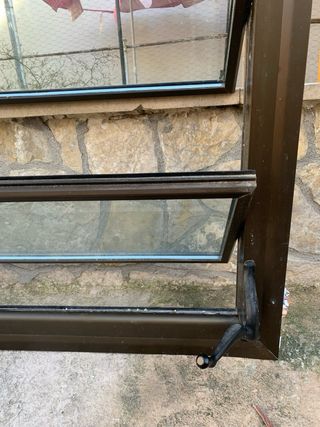 Ventana doble cristal marrón