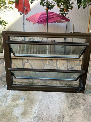 Ventana doble cristal marrón