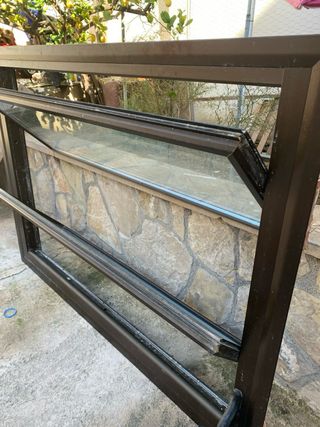 Ventana doble cristal marrón